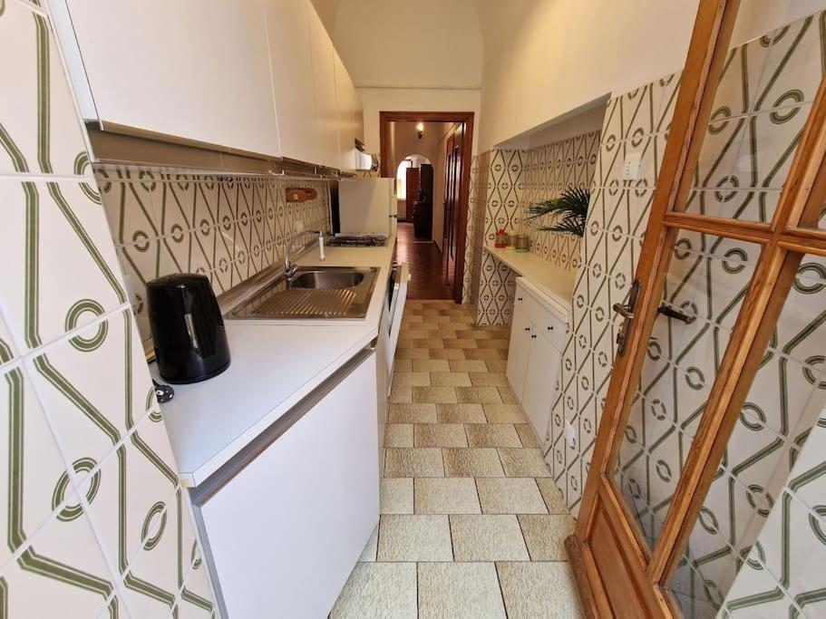 Silver Sands Finale Ligure - Traditional Apartment - 4 Beds & Terrace By The Beach Zewnętrze zdjęcie
