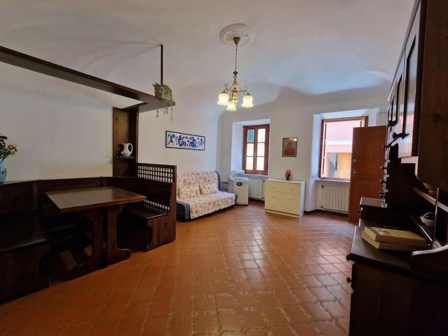 Silver Sands Finale Ligure - Traditional Apartment - 4 Beds & Terrace By The Beach Zewnętrze zdjęcie