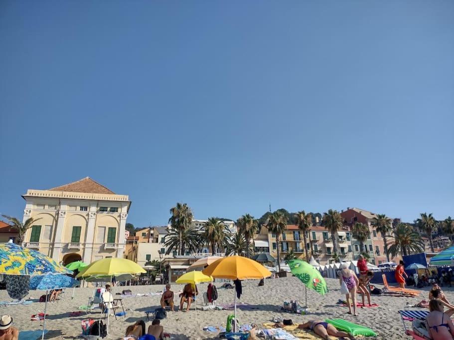 Silver Sands Finale Ligure - Traditional Apartment - 4 Beds & Terrace By The Beach Zewnętrze zdjęcie