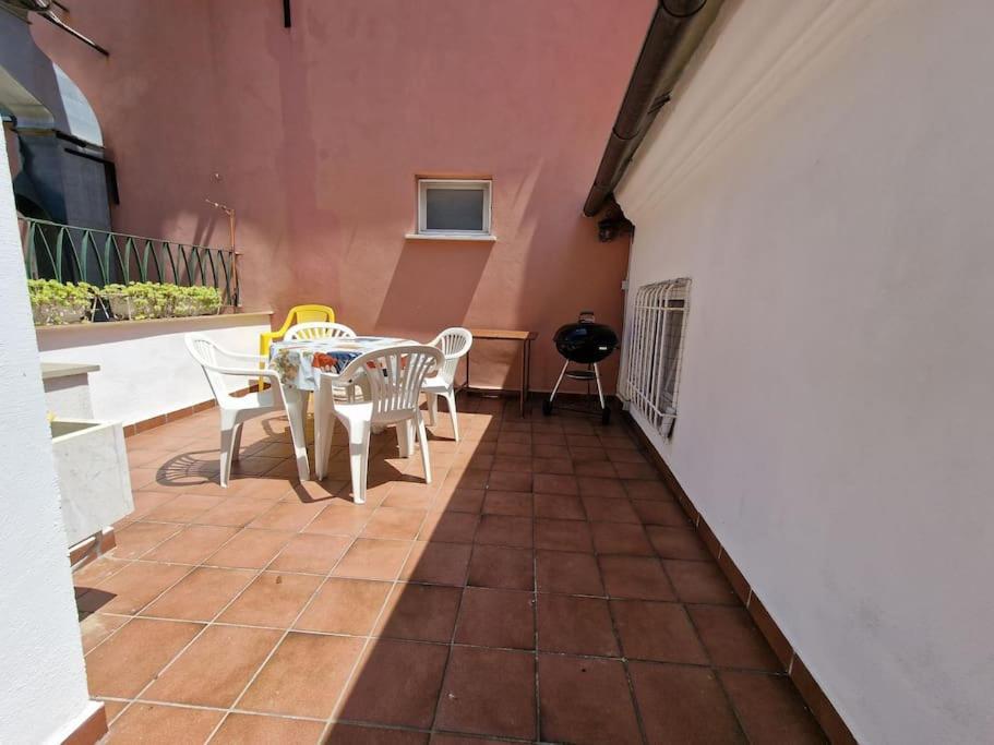 Silver Sands Finale Ligure - Traditional Apartment - 4 Beds & Terrace By The Beach Zewnętrze zdjęcie